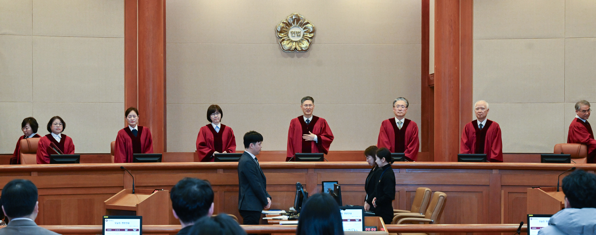 Justices of the Constitutional Court stand at the court in Jongno District, central Seoul, during an oral argument on a competence dispute case regarding the appointment of a ninth justice on Feb. 10. [JOINT PRESS CORPS]