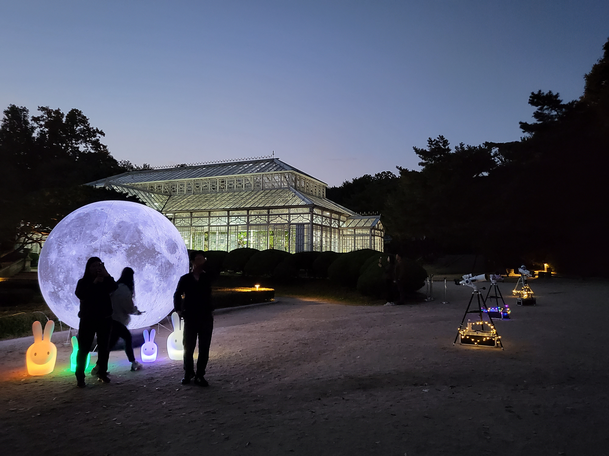 Visitors enjoy Changgyeong Palace's full moon installation in 2024, which has been set up to mark Jeongwol Daeboreum, a traditional holiday celebrating the first full moon after the Lunar New Year. [KOREA HERITAGE SERVICE] 