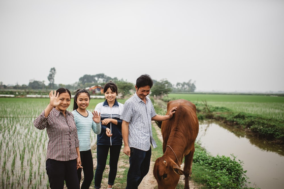Vietnamese people participate in Global Civic Sharing's micro-credit aid program, dubbed cattle bank, which aims to boost their farming community's self-economic reliance. [GLOBAL CIVIC SHARING]