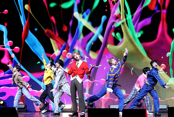 Boy band EVNNE performs its new song during a showcase held on Feb. 10 at the Yes24 Live Hall music venue in eastern Seoul for the release of its fourth EP "Hot Mess." [YONHAP]
