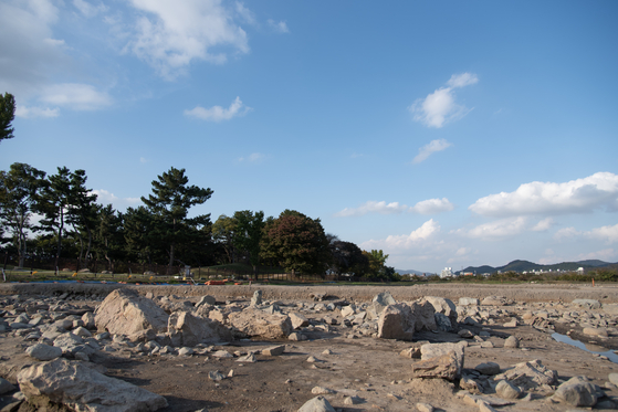 A scene of the excavation site of Gyeongju's Wolseong, a palace complex of the Silla Dynasty (57 B.C.-A.D. 935) [KOREA HERITAGE SERVICE] 