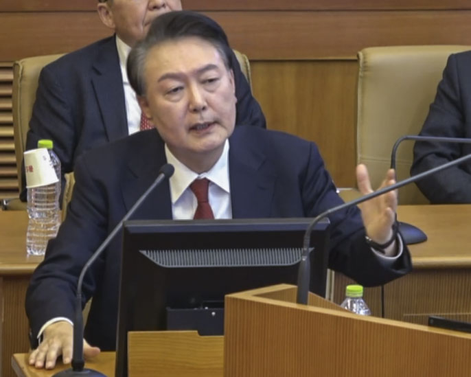 President Yoon Suk Yeol speaks during the sixth formal hearing of his impeachment trial at the Constitutional Court in Seoul on Feb. 6. [CONSTITUTIONAL COURT] 
