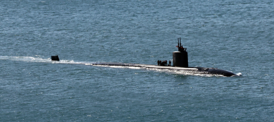 The nuclear-powered USS Alexandria arrives at Busan Naval Base on Feb. 10. [SONG BONG-KEUN]