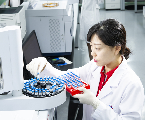 Korea Ginseng Corporation’s research institute found that red ginseng extract powder may help lower blood glucose levels. [KOREA GINSENG CORPORATION]