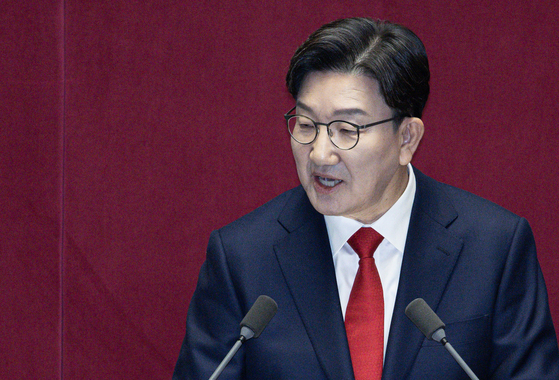 People Power Party floor leader Rep. Kweon Seong-dong speaks at the National Assembly in Yeouido, western Seoul, on Feb. 11. [NEWS1]