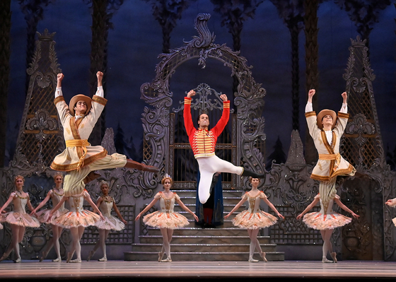 The Royal Ballet performs ″The Nutcracker″ in a cinema relay performance at the beginning of its festive run at The Royal Opera House in London, Britain, on Dec. 5, 2022. [REUTERS/YONHAP]
