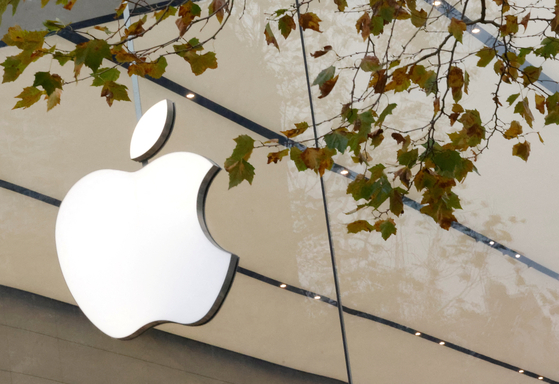 The Apple Inc logo is seen at the entrance to the Apple store in Brussels, Belgium Nov. 28, 2022. [REUTERS]