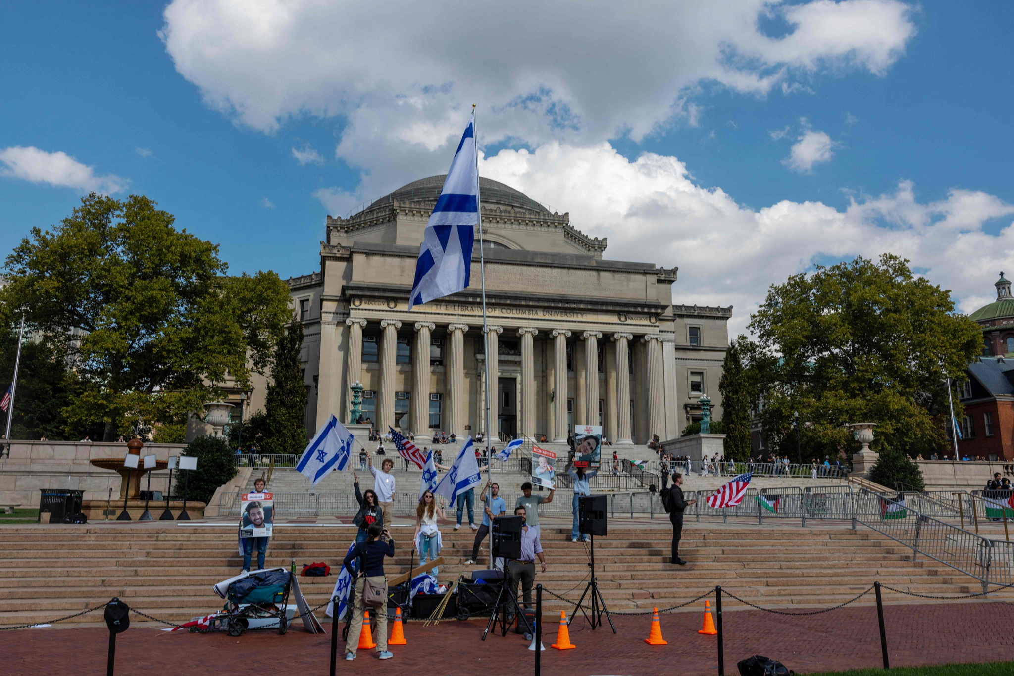 Columbia students organize dueling memorials and rallies both for Israel and Palestine on the one-year anniversary of the October 7th Hamas attack, on Oct. 7, 2024 in New York City. [AFP/GETTY/YONHAP]