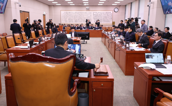 The National Assembly's legislation and judiciary committee holds a plenary meeting in Seoul on Wednesday to submit a special counsel bill to investigate impeached President Yoon Suk Yeol and his wife's alleged involvement in candidate nominations for the 2022 local and parliamentary by-elections. [YONHAP]