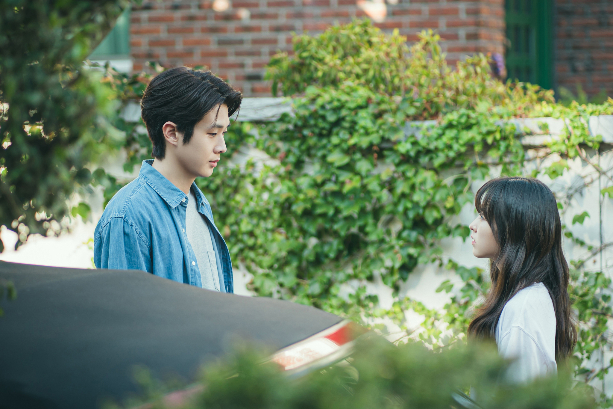 A still from ″Melo Movie,″ featuring actors Choi Woo-shik, left, and Park Bo-young [NETFLIX]