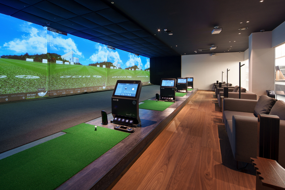 An indoor golf zone for customers at Porsche's new 12-story service center in Seongsu-dong, eastern Seoul [PORSCHE KOREA]