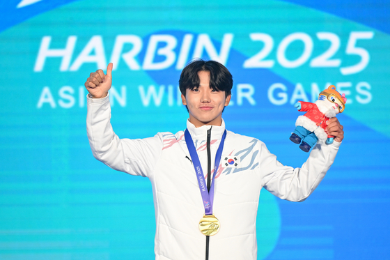 Gold medalist Kim Geon-hui of Korea attends the awarding ceremony for men's snowboard halfpipe at the Asian Winter Games in Harbin, China on Feb. 13, 2025. [YONHAP]