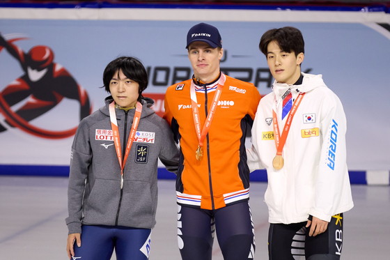Korean short track speed skater Jang Sung-woo at the awards ceremony after the men's 1500m final A at the ISU Short Track World Tour 2024/2025 in Milan on Feb. 15. [XINHUA/YONHAP]