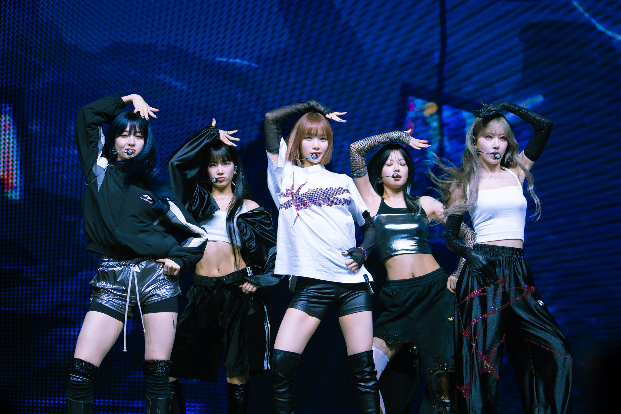 Girl group Le Sserafim performs ″Crazy″ (2024) during a showcase held on Aug. 29, 2024, at the Yes24 Live Hall music venue in eastern Seoul. [DANIELA GONZALEZ PEREZ]
