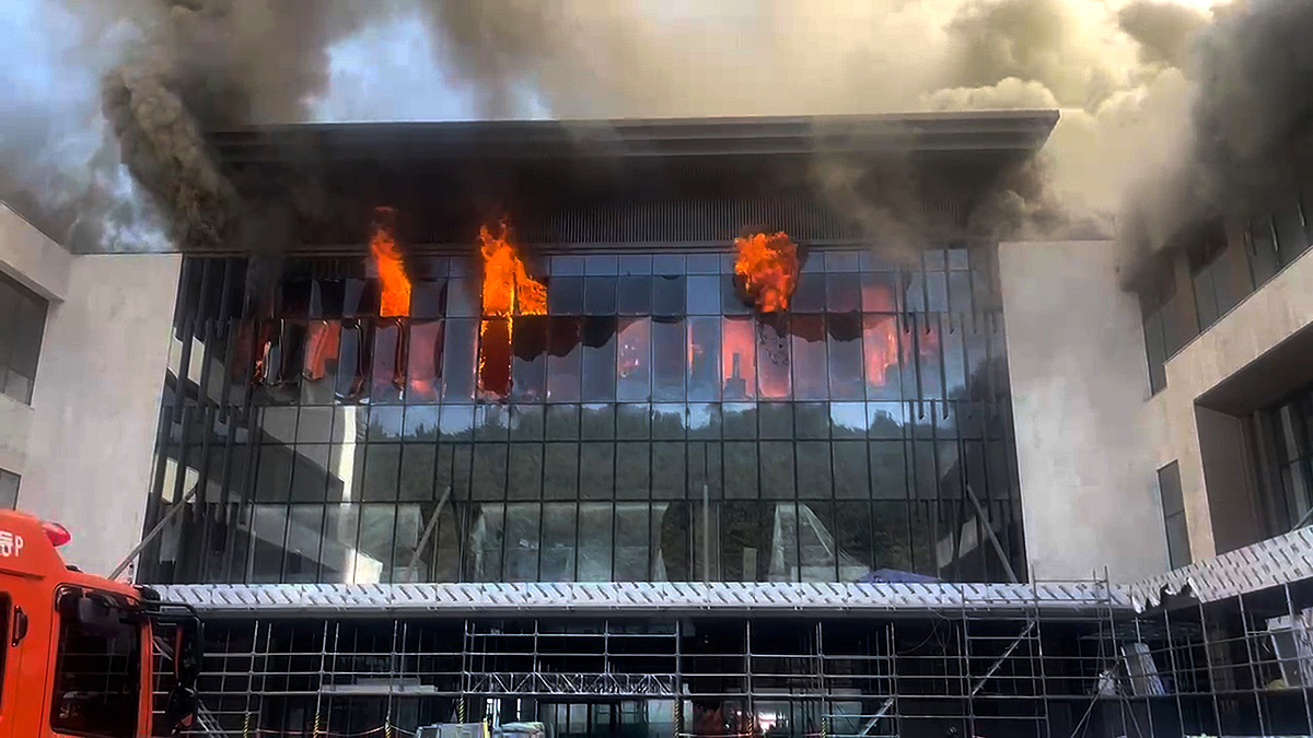 Smoke billows from a construction site for a luxury hotel in Busan on Feb. 14. [BUSAN METROPOLITAN POLICE] 