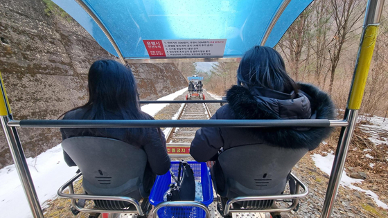 The railbike ride with two fellow female participants who did not get matched with anyone on Feb. 15 [YOON SO-YEON]