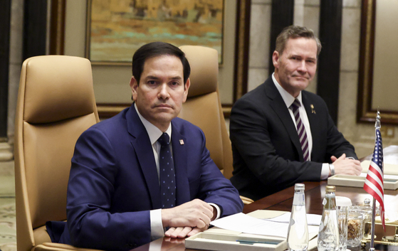 U.S. Secretary of State Marco Rubio, left, sits next to U.S. National Security Advisor Mike Waltz during a meeting with Saudi Foreign Minister Prince Faisal bin Farhan Al Saud, Saudi National Security Advisor Mosaad bin Mohammad Al-Aiban, Russian Foreign Minister Sergei Lavrov and Russian President Vladimir Putin's foreign policy advisor Yuri Ushakov, at Diriyah Palace, in Riyadh, Saudi Arabia, on Feb. 18. [AP/YONHAP]