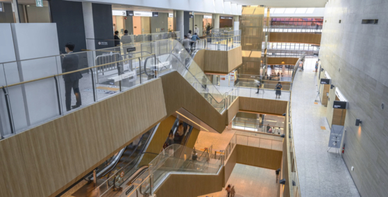 Ewha Womans University Medical Center's interiors appear as those of Hankuk National University Hospital in some scenes. [NETFLIX]