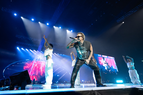 K-pop star Taeyang performs at the Inspire Arena last December. [INSPIRE ENTERTAINMENT RESORT]