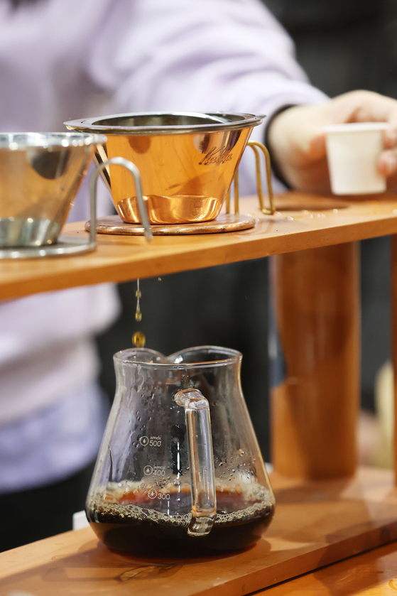A drip coffee stand is demonstrated during the 2025 Seoul Cafe & Bakery Fair at Seoul Trade Exhibition and Convention in Gangnam District, southern Seoul, on Feb. 19. [YONHAP]