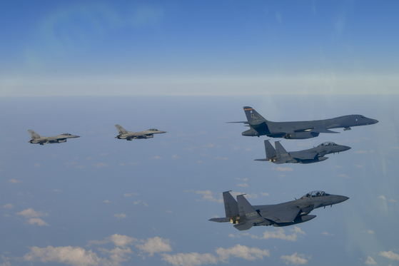 South Korea and the United States conduct joint air drills on Feb. 20. [MINISTRY OF NATIONAL DEFENSE]