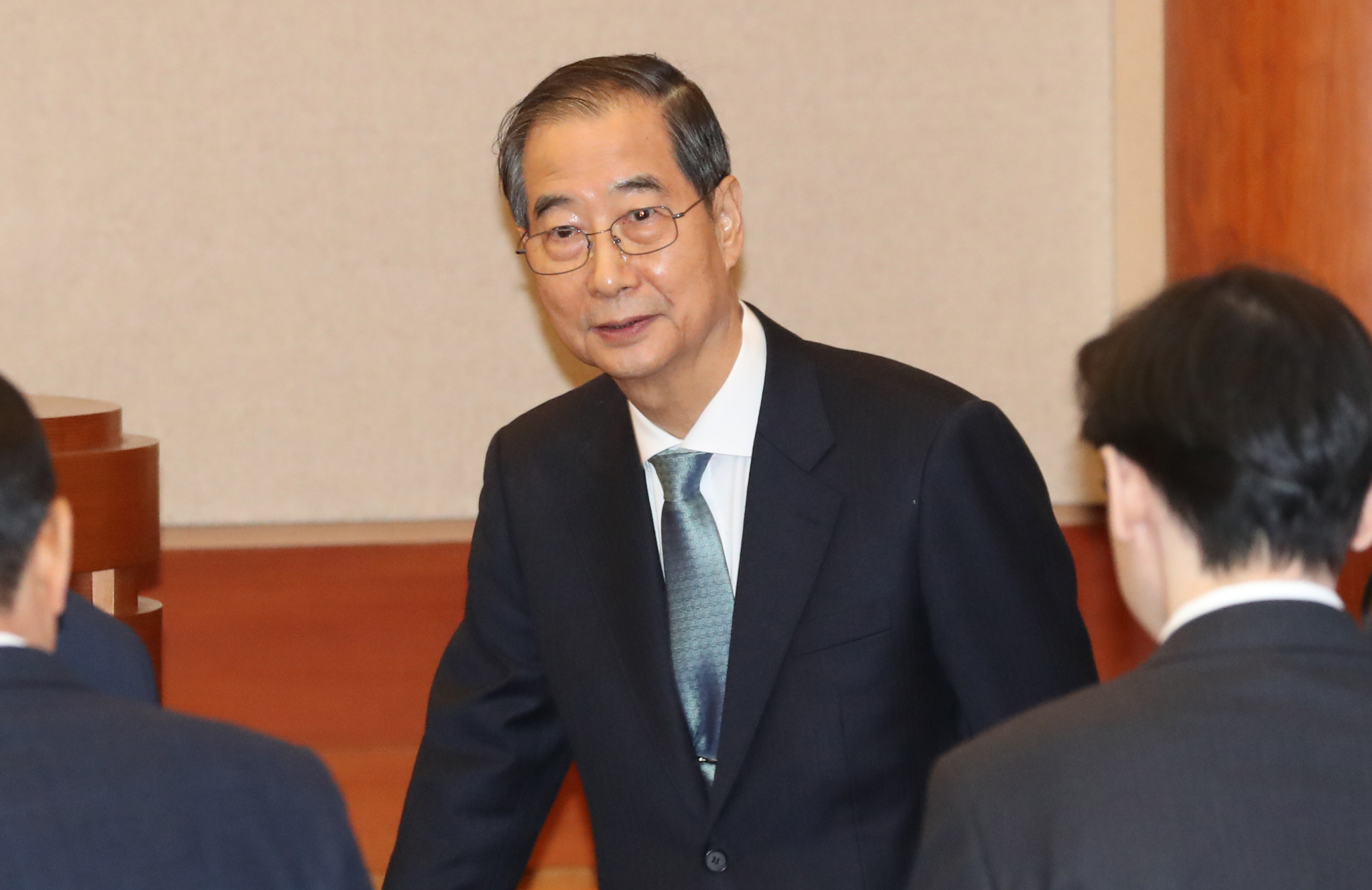 Prime Minister Han Duck-soo attends the sole hearing of his impeachment trial at the Constitutional Court in Jongno District, central Seoul, on Feb. 19. [JOINT PRESS CORPS] 
