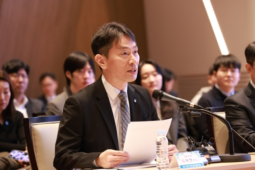 Lee Bok-hyun, governor of the Financial Supervisory Service (FSS), speaks during a conference at the Korea Exchange (KRX) in Seoul on Feb. 20, 2025. [YONHAP]