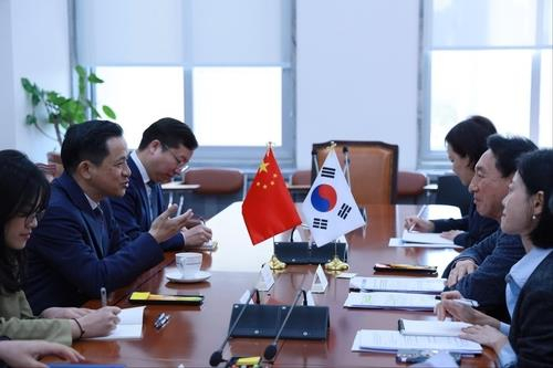 This image, captured from the X account of China's top envoy to Korea, Dai Bing, second from left, shows his meeting with Rep. Kim Seok-ki, second from right, of the ruling People Power Party on Feb. 18. [SCREEN CAPTURE]