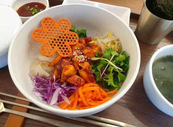 Bibimbap at Bibijae in Busan [SCREEN CAPTURE]