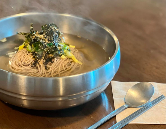 Warm buckwheat noodles at Seoryeong in Jung District, central Seoul. [SCREEN CAPTURE]