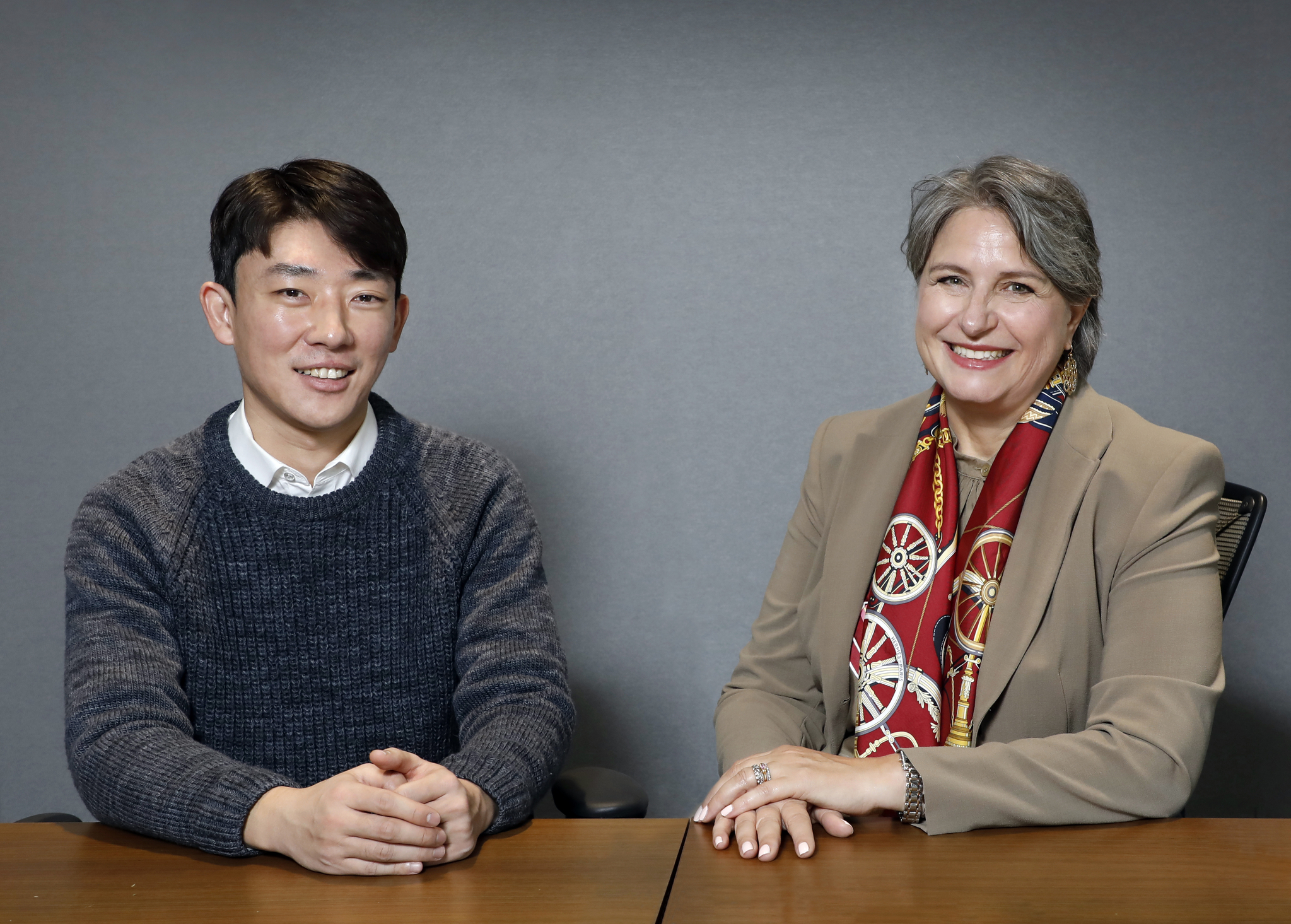 BNP Paribas South Korea Head of Territory Dorothee Regazzoni, right, and Senior Economist Yoon Jee-ho pose for a photo during an interview with the Korea JoongAng Daily on Feb. 11 at the bank's Korean headquarters in central Seoul. [PARK SANG-MOON]