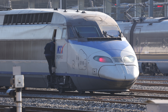 A high-speed train KTX is seen on a rail in Gyeonggi in December 2024. [YONHAP] 