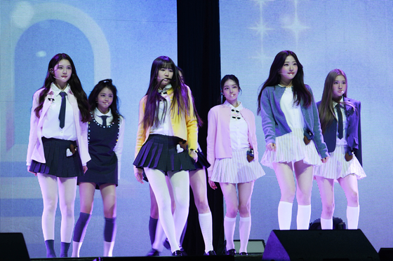 SM Entertainment's new girl group Hearts2Hearts performs its debut track "The Chase" on Feb. 24 at the Yes24 Live Hall music venue in eastern Seoul. [DANIELA GONZALEZ PEREZ]