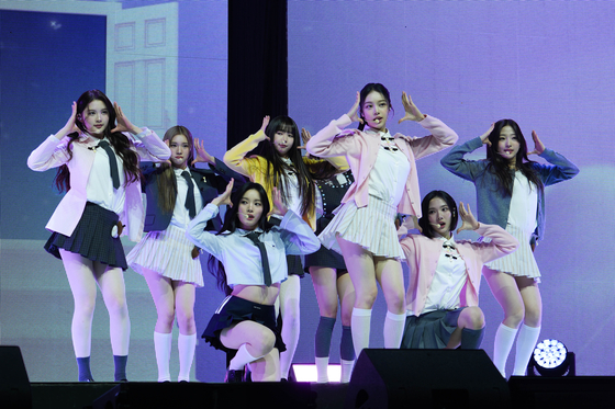 SM Entertainment's new girl group Hearts2Hearts performs its debut track "The Chase" on Feb. 24 at the Yes24 Live Hall music venue in eastern Seoul. [DANIELA GONZALEZ PEREZ]