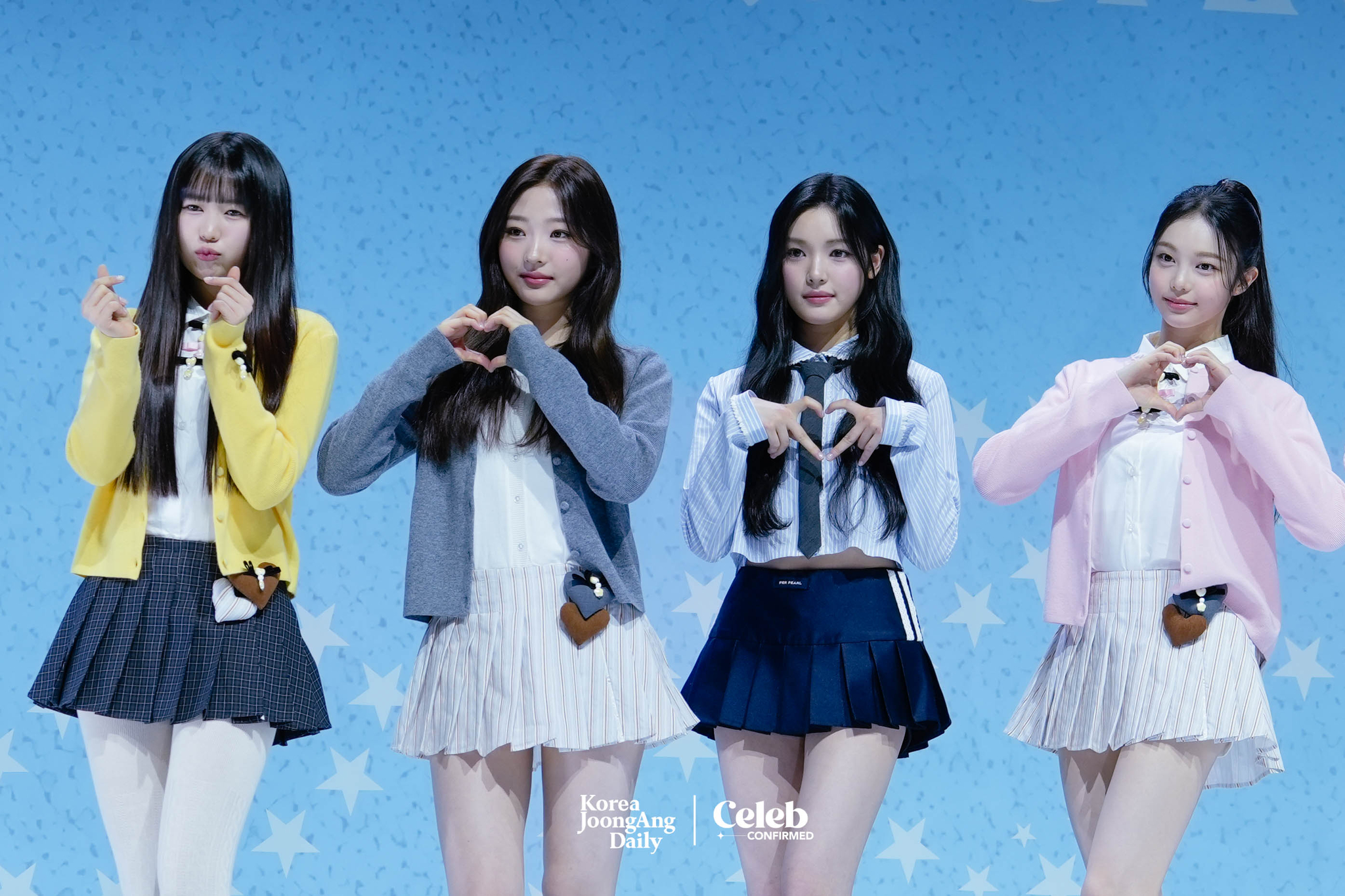 Girl group Hearts2Hearts poses for photos during a showcase held on Feb. 24 at Yes24 Live Hall in eastern Seoul for the release of its first single “The Chase.” [DANIELA GONZALEZ PEREZ]