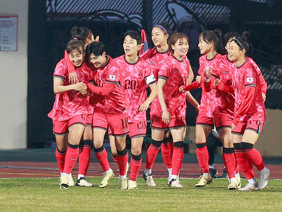 The Korean women's football team celebrates during a friendly with the Philippines at Icheon Sports Complex in Icheon, Gyeonggi, on April 8, 2024. [NEWS1] 