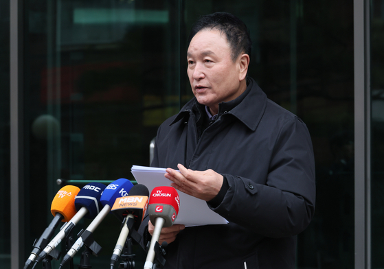 Huh Jung-moo speaks during a press conference in front of KFA House in central Seoul on Jan. 22. [YONHAP] 