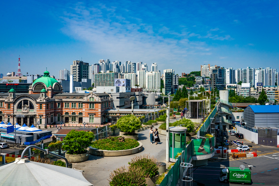 The city view from Seoullo 7017 [BAEK JONG-HYUN]