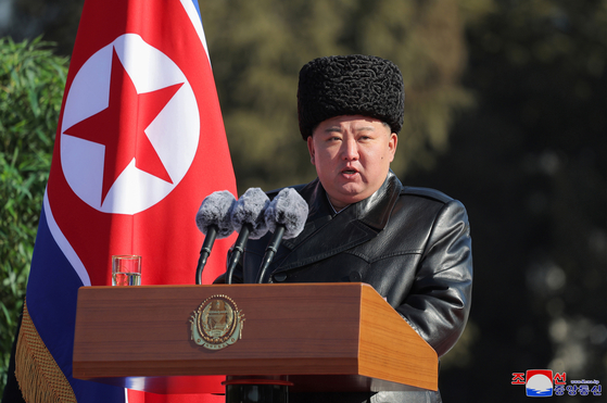 North Korean leader Kim Jong-un gives a speech during his visit to the Kim Il Sung University of Politics on Feb. 24 in this photo released by the Korean Central News Agency (KCNA) the next day. In a speech, Kim emphasized the "ideology-first" principle and loyalty in building a powerful military. [YONHAP]