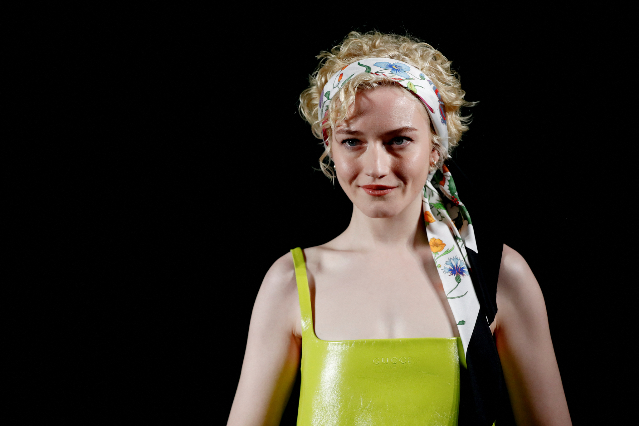 Julia Garner presents a creation from the Gucci Fall-Winter 2025/2026 collection during Fashion Week in Milan, Italy, on Feb. 25. [REUTERS/YONHAP] 