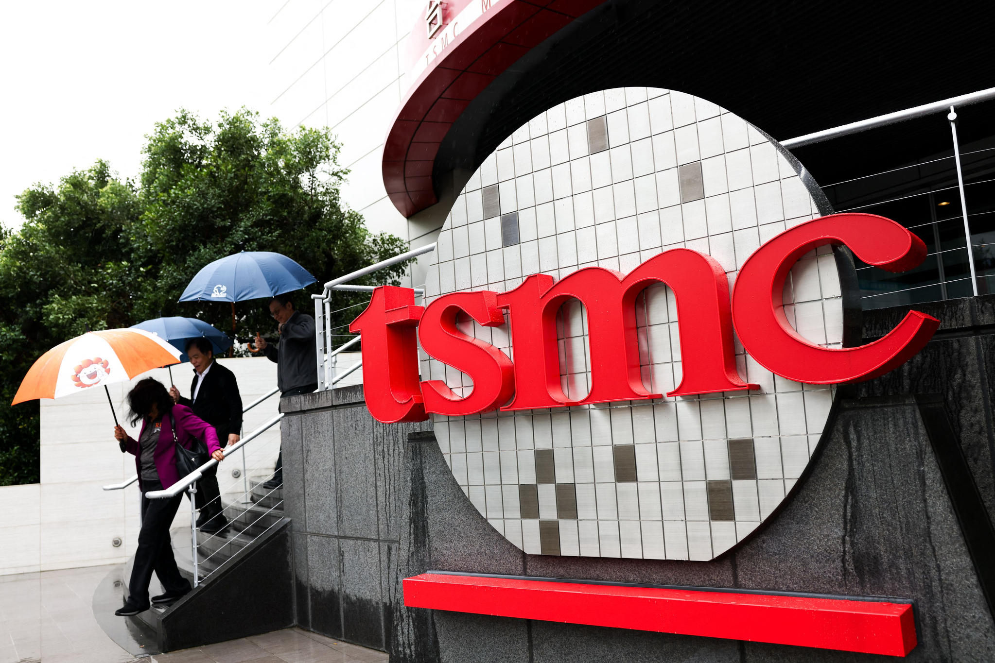 People walk beside Taiwan Semiconductor Manufacturing Company (TSMC) signage outside the company's Museum of Innovation at its headquarters in Hsinchu, Taiwan on Nov. 21, 2024. [AFP/YONHAP]