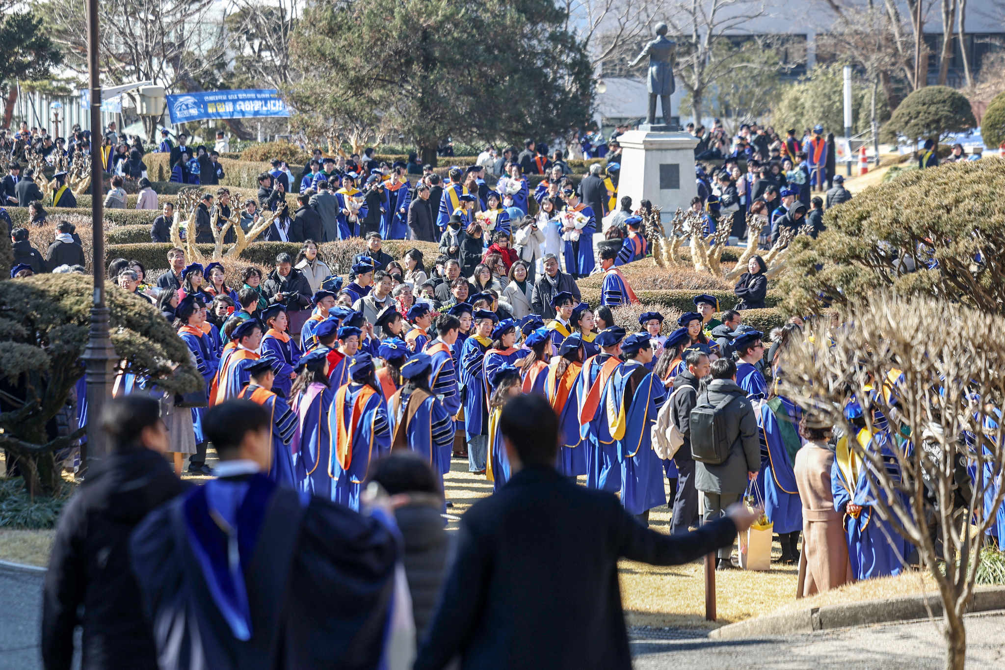 Yonsei University students crowd the university campus in Seodaemun District, western Seoul, on Feb. 24, during the graduation ceremony. The university will be creating an undecided major department in the 2026 academic year. [NEWS1]