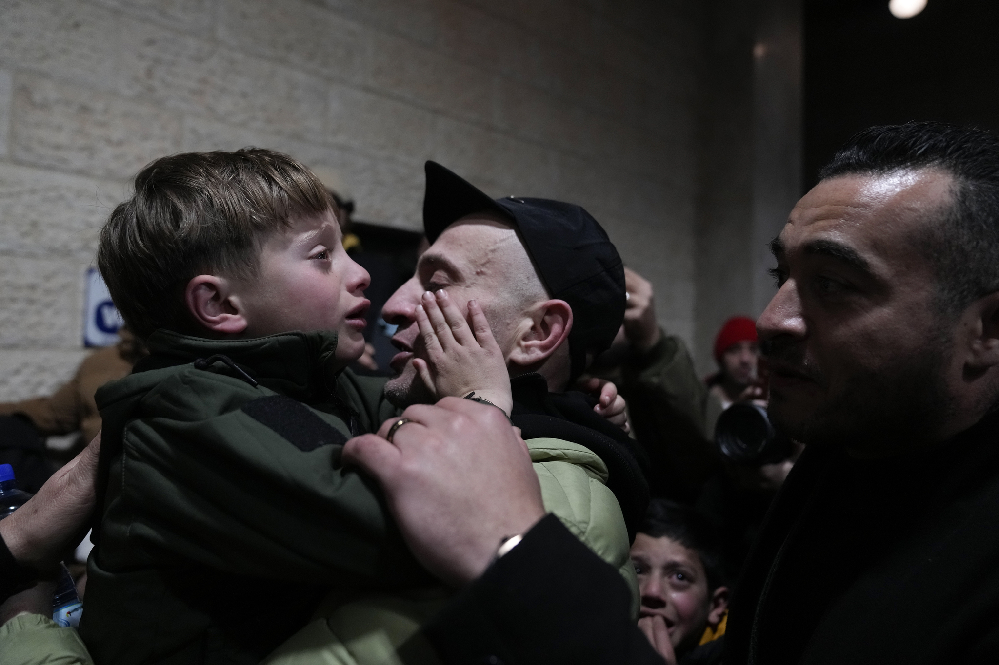 Palestinian prisoners are greeted after being released from Israeli prison following a ceasefire agreement between Israel and Hamas, in the West Bank city of Ramallah on Feb. 27. [AP/YONHAP]