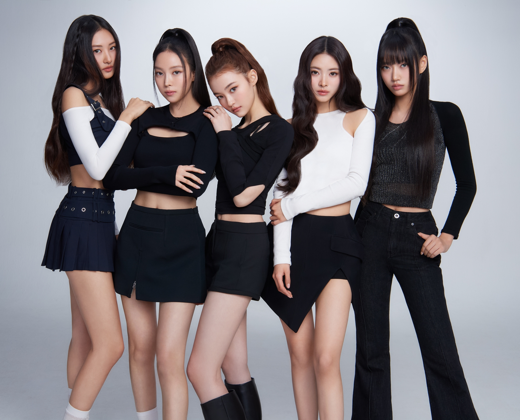 Rookie girl group Meovv [THE BLACK LABEL]