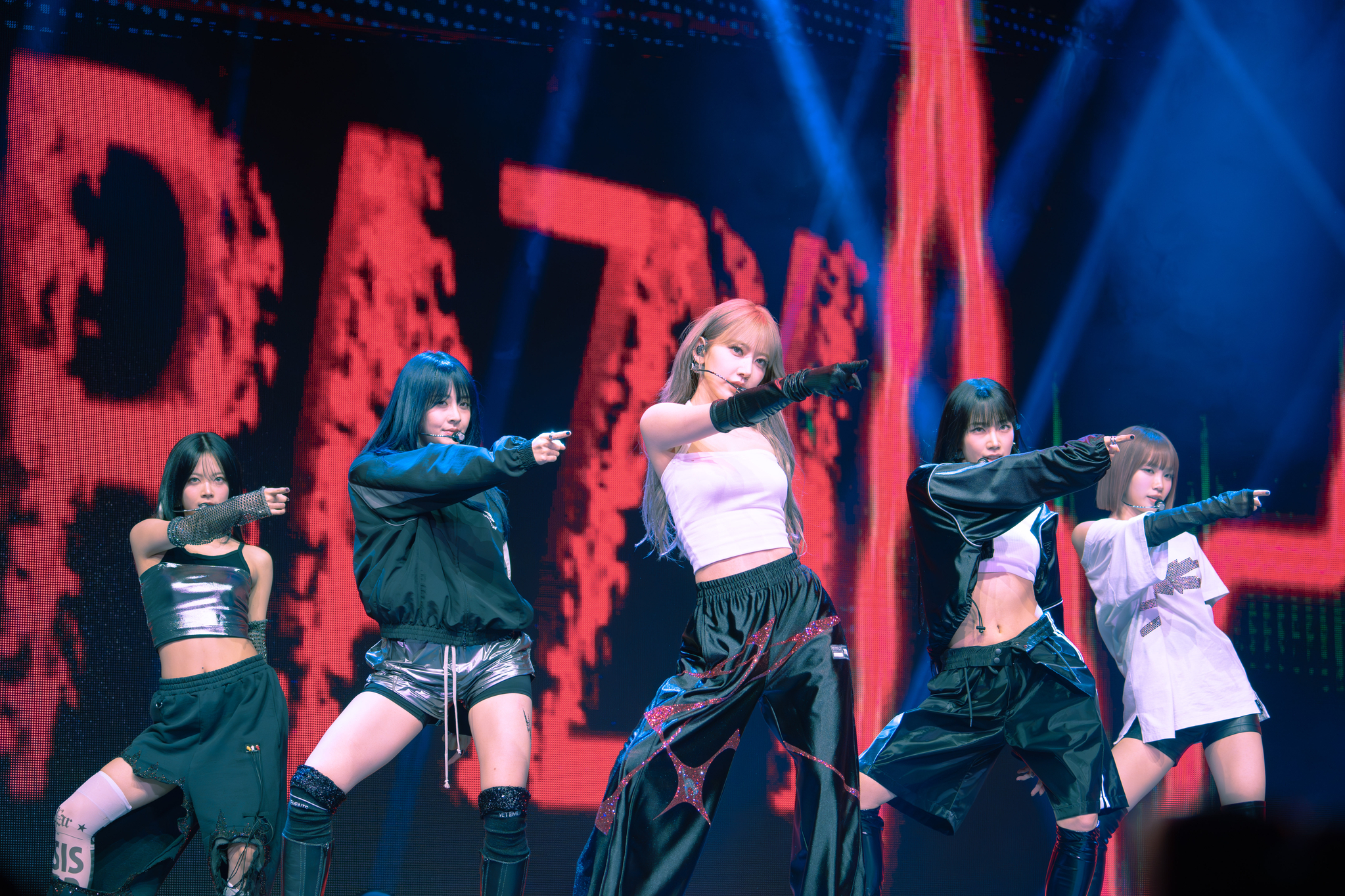 Girl group Le Sserafim performs ″Crazy″ (2024) during a showcase at the Yes24 Live Hall music venue in eastern Seoul on Aug. 29, 2024. [DANIELA GONZALEZ PEREZ]