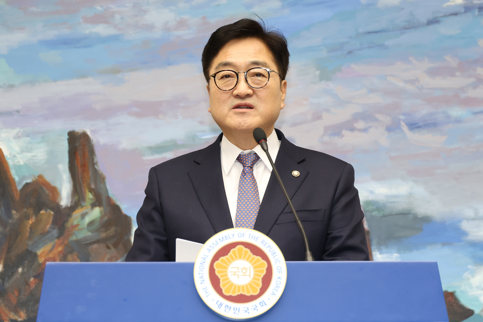National Assembly Speaker Woo Won-shik speaks at a press conference at the legislature in Yeouido, western Seoul, on Feb. 27. [NEWS1]
