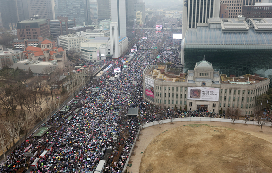 Protesters against the impeachment of President Yoon Suk Yeol rally in central Seoul on March. 1. [YONHAP]