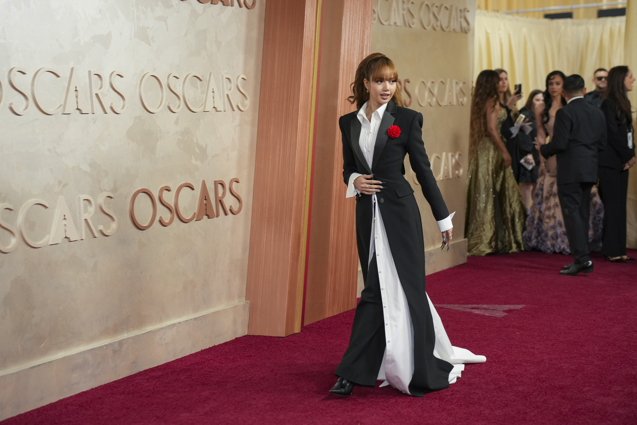 Lisa arrives at the Oscars on March 2, at the Dolby Theatre in Los Angeles. [AP/YONHAP] 