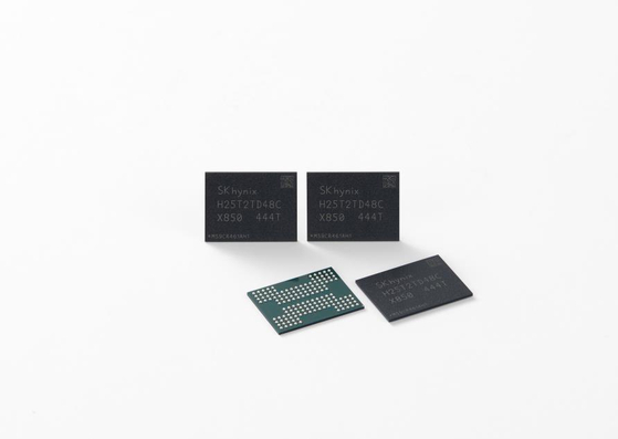 SK hynix' 321-layered NAND flash memory chip [SK HYNIX]