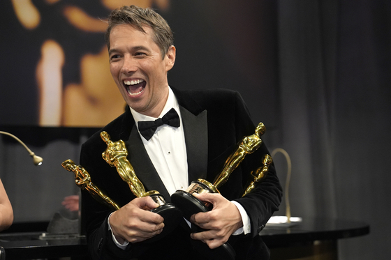 Sean Baker, winner of the awards for Best Original Screenplay, Best Film Editing, Best Director, and Best Picture for ″Anora,″ attends the Governors Ball after the Oscars on March 2, in Los Angeles. [AP/YONHAP] 